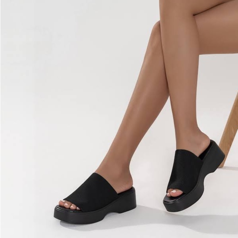 Cushionaire Pim Knit Platform Sandal